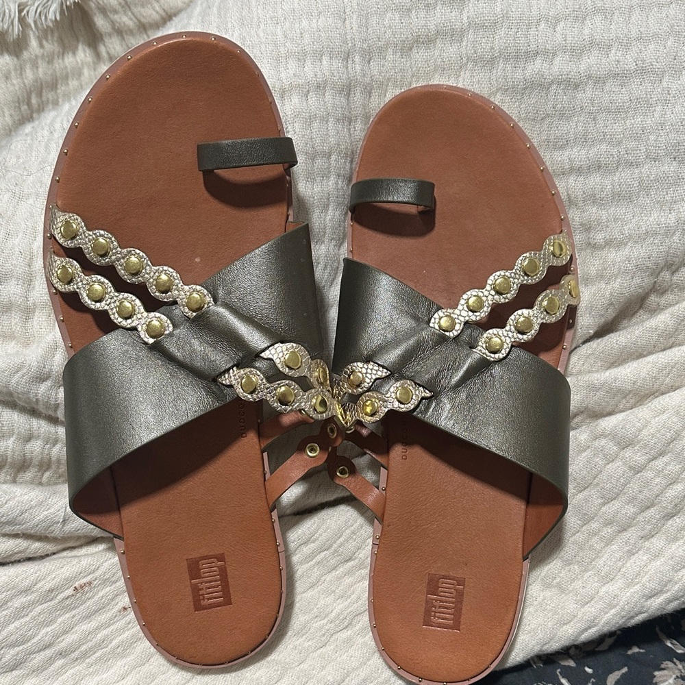 Fitflop Metallic gold and dark olive green Women's Sandals sz 10